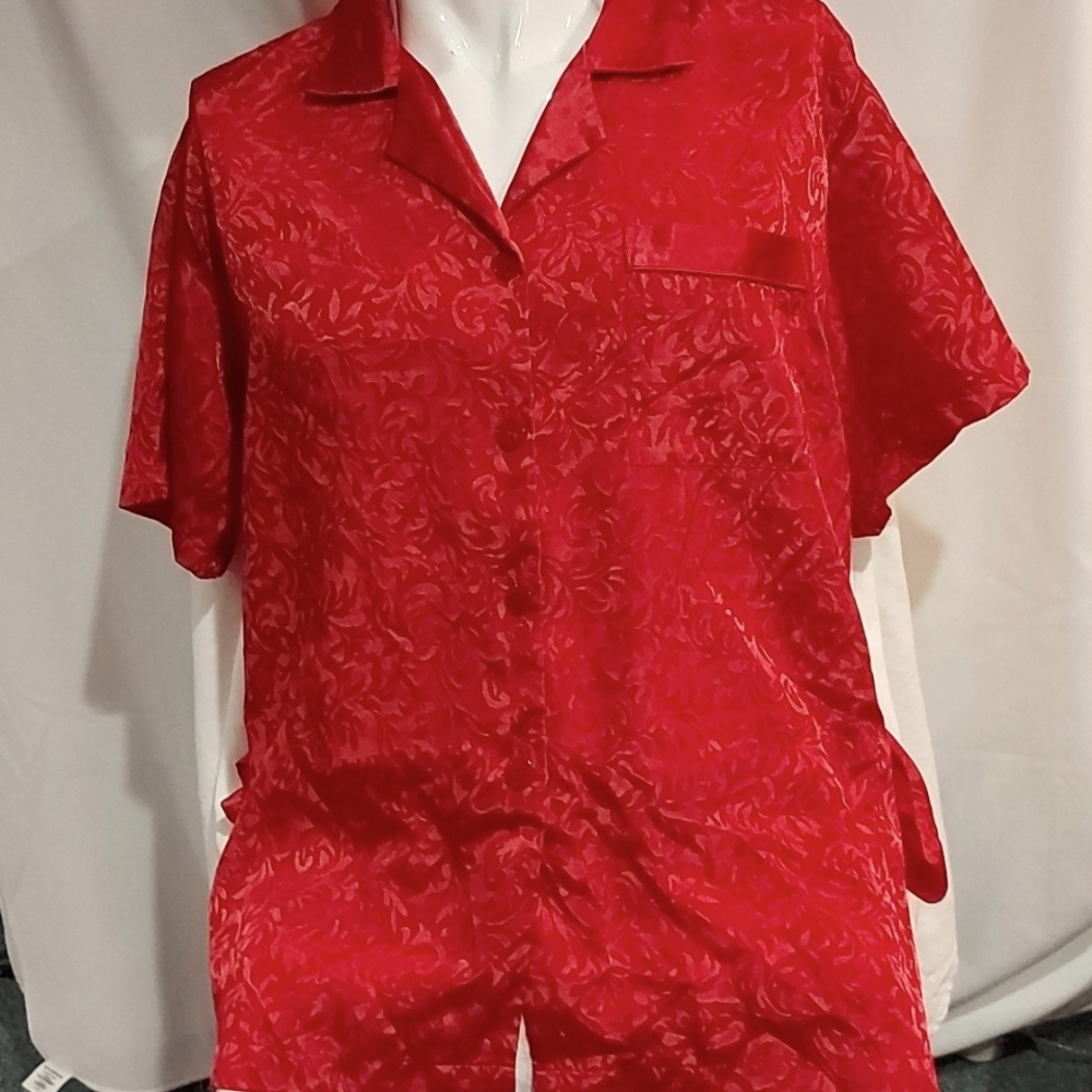 Ladies Red short sleeve shirt, size Large